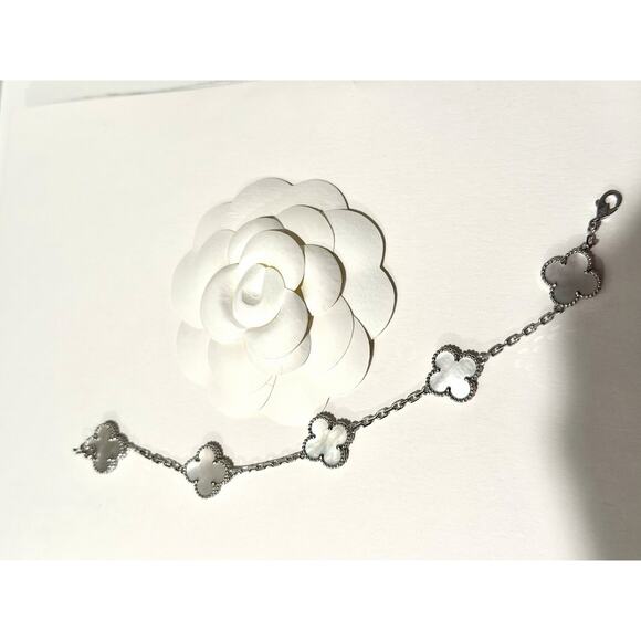 Clover 5 motifs Bracelet in Silver - Picture 2 of 4